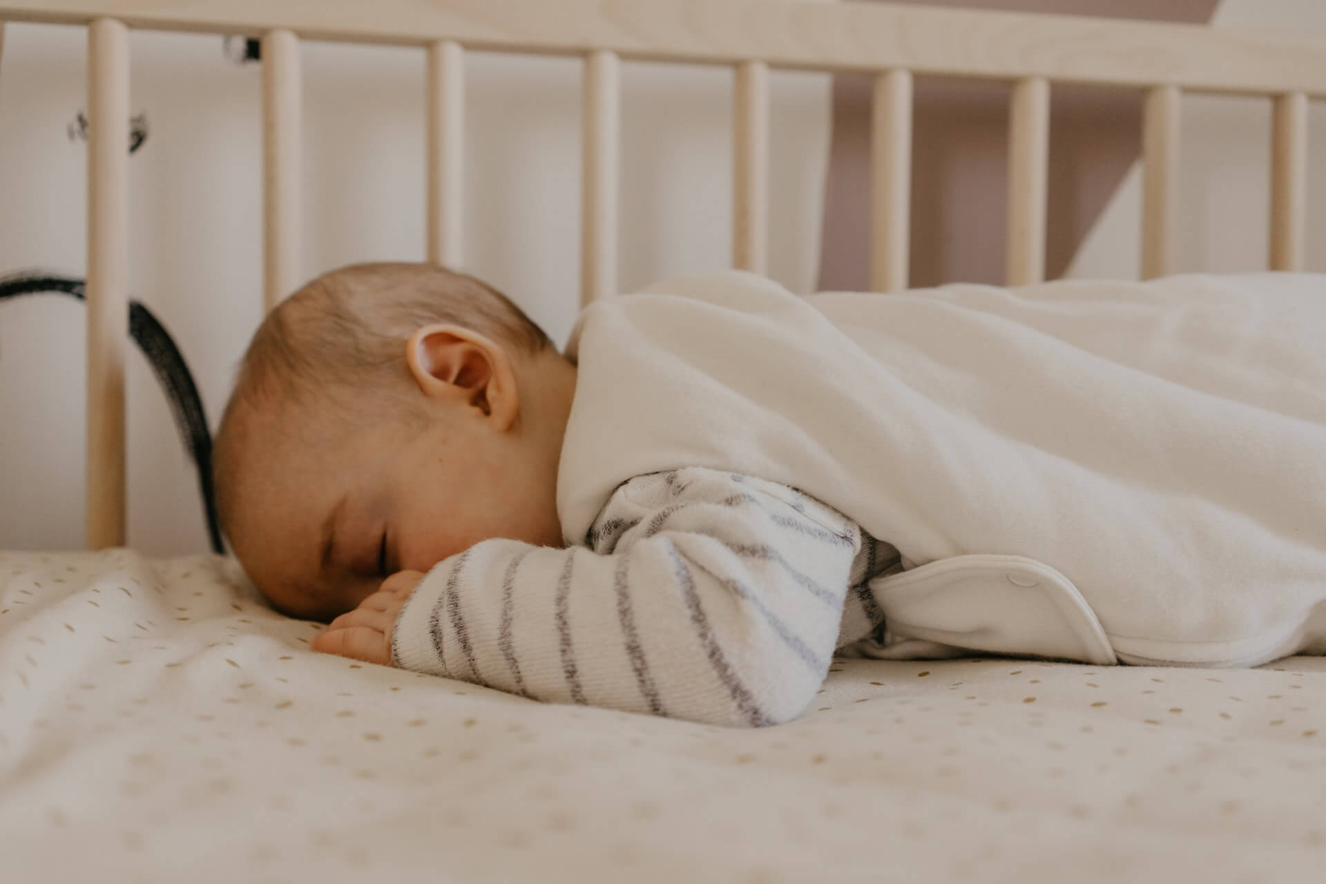 how-to-move-your-baby-to-the-crib-a-strategy-that-works